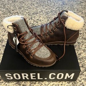 Sorel Harlow Lace Cozy